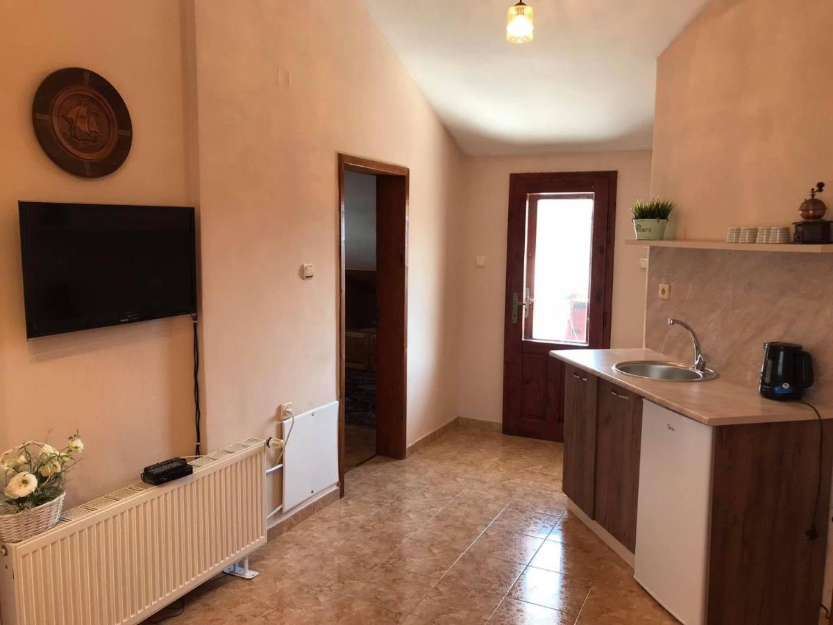 Къща За Гости Загорски Hotel Kalofer Kültér fotó