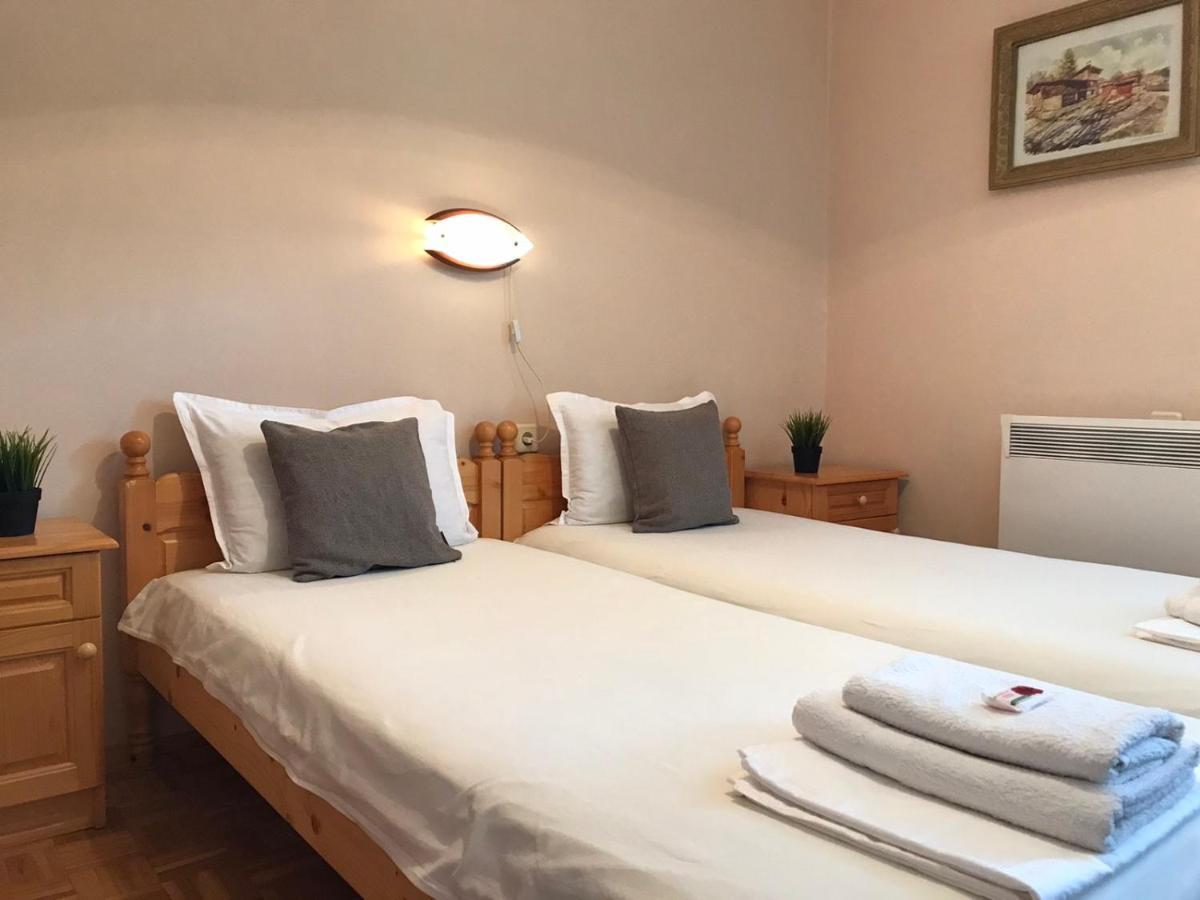 Къща За Гости Загорски Hotel Kalofer Kültér fotó