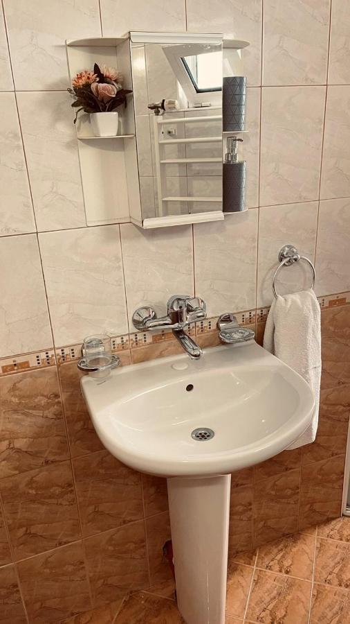 Къща За Гости Загорски Hotel Kalofer Kültér fotó